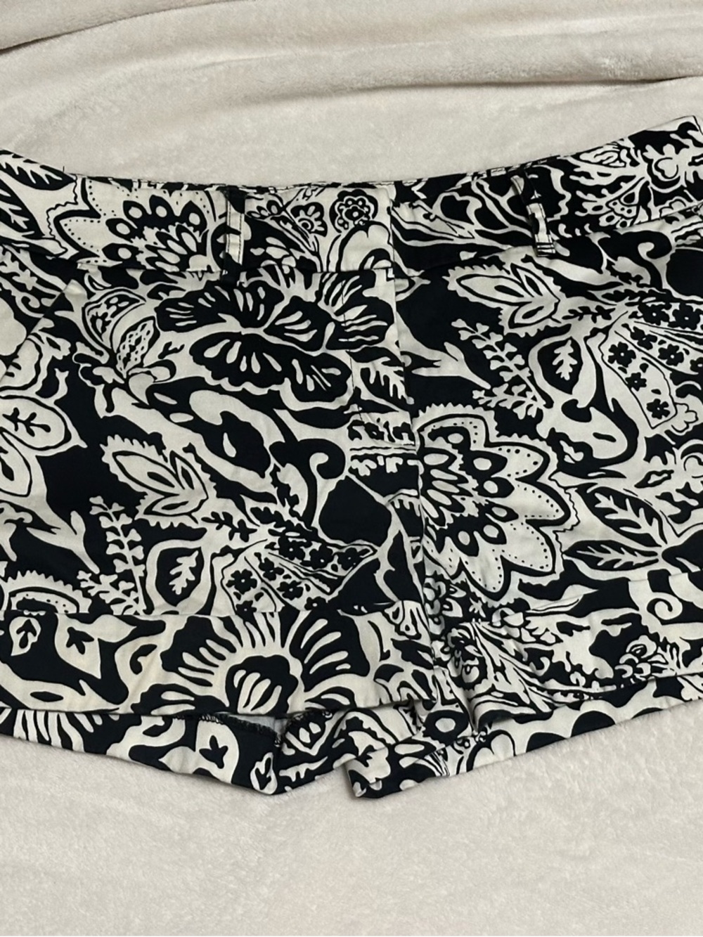 New York & Company Black and White Floral Skort